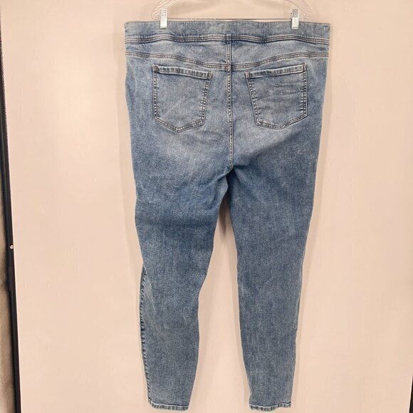 Torrid Plus Feel The Fit  Super Soft Pull On Denim Jeans - Picture 2 of 8